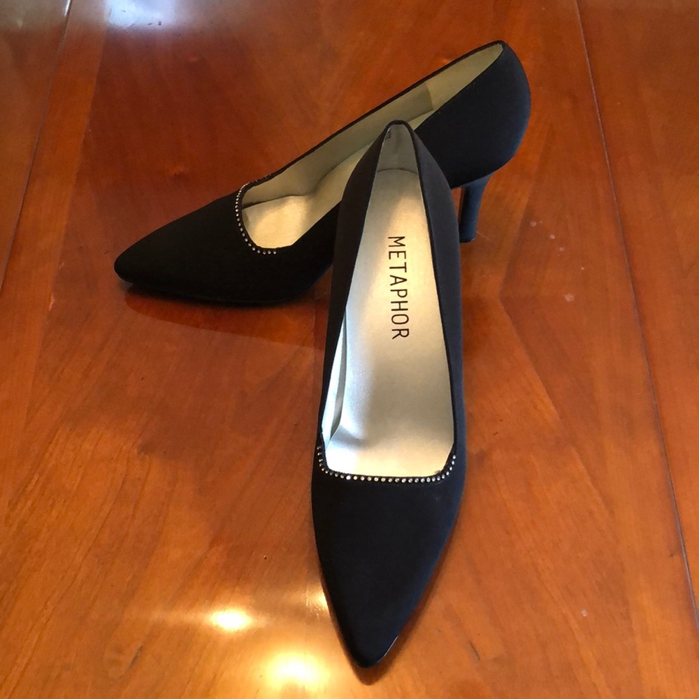 Metaphor black heel with rhinestone detail